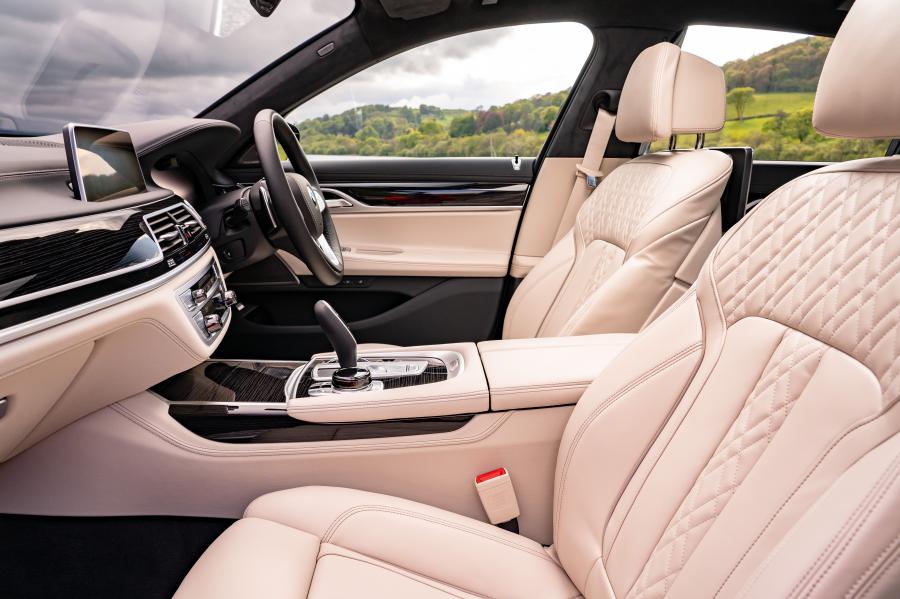Интерьер BMW 730Ld (G12) 2019 года  (UK) (фото 20 из 36)